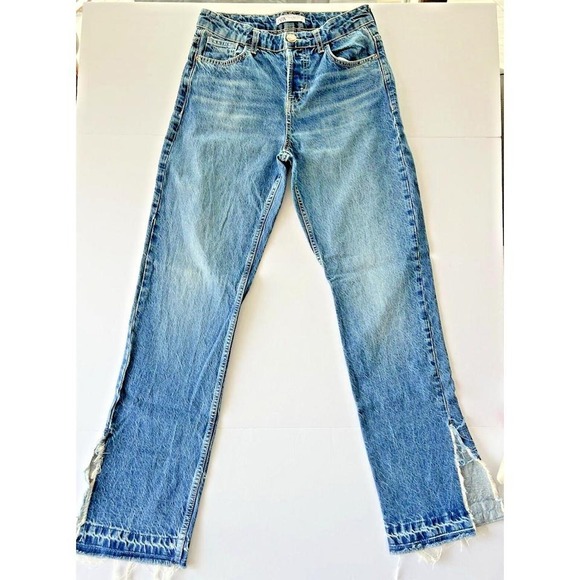 ZARA Women Boot Cut Frayed Jean‎ in size 6 features a medium blue wash - Picture 1 of 4